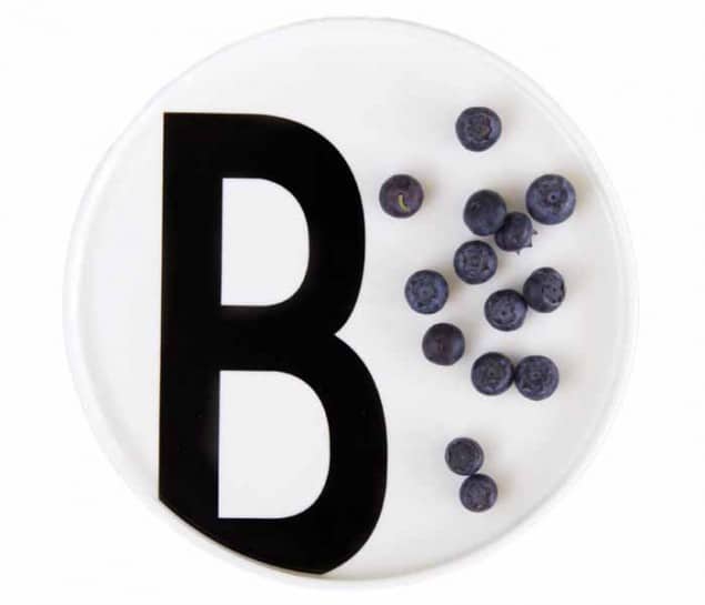 Design Letters & Friends Arne Jacobsen Vintage ABC B plate cut-out with blueberries