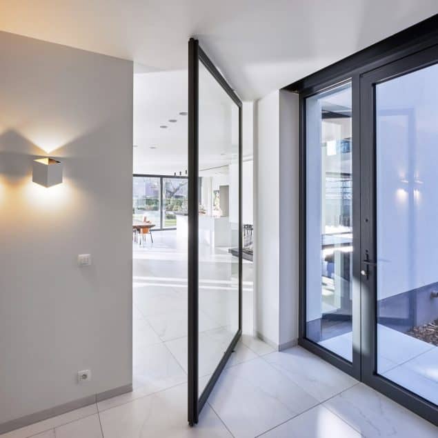 portapivot-6530-glass-and-aluminium-pivoting-doors-2